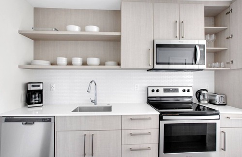 Forest Hills - Woodbourne Apartment | Modern Jamaica Plain 1BR w/W/D nr Forrest Hills T, by Blueground