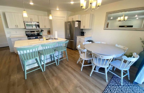 Kanab House | Modern Kanab Family Townhome by Downtown, Near Zion, Bryce, Lake Powell!