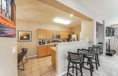 Kierland Condo | Modern Kierland Condo w/Shared Pool + Close to Dining and Shopping!
