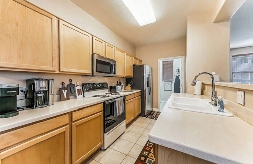 Kierland Condo | Modern Kierland Condo w/Shared Pool + Close to Dining and Shopping!
