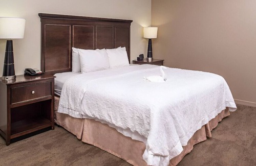 Arrowood House | Modern King Rm near Starmount Shopping Center!