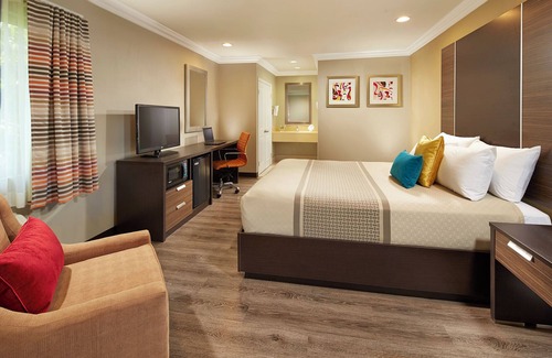 Anaheim Resort Hotel | Modern King Stay in Anaheim | Near Disneyland & Convention Center!