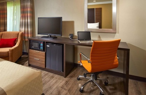 Anaheim Resort Hotel | Modern King Stay in Anaheim | Near Disneyland & Convention Center!