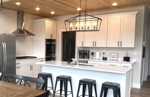 Hidden Springs House | Modern Lake Cottage - Amazing Views - 6 Bed/6 Bath - Boat Launch