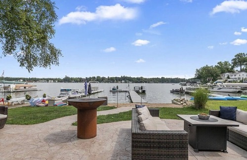 Rockford House | Modern Lake-Front Cottage on Bostwick Lake; Large Patio, Sandy Beach
