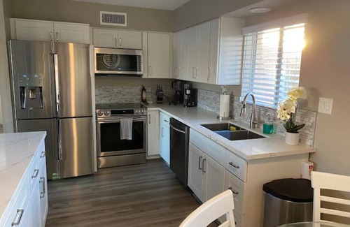 Lake Havasu City House | Modern Lake Home 1 mile from London Bridge