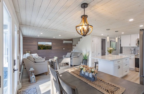 East Wakefield House | Modern Lake House| Private beach| Near White Mtns