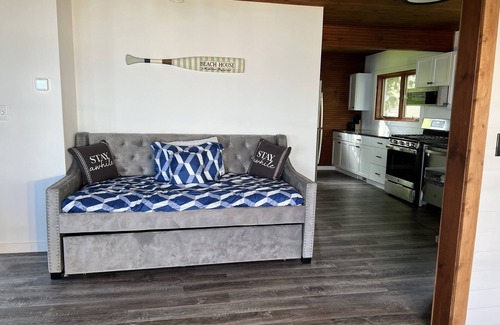 Shawano Cottage | Modern lakefront cottage. 30 minutes to Lambeau Field! Bonfires, fishing, & more