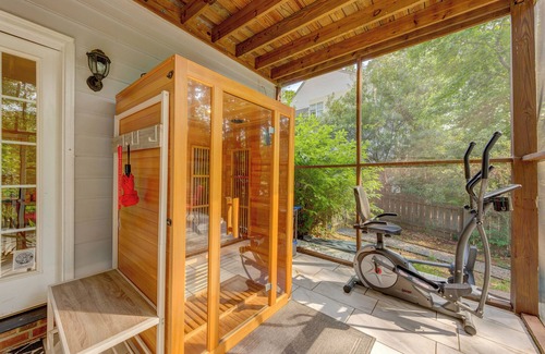 Durham House | Modern lakefront home - free paddleboards, sauna