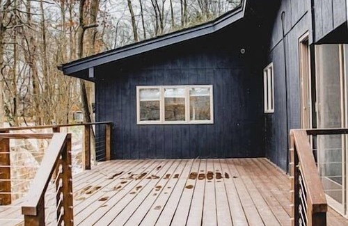 Holmes House | Modern Lakehouse in Hudson Valley