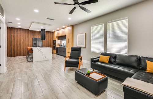 Lakeland House | Modern Lakeland Golf Retreat w/Putting Green