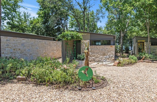 Malakoff Cottage | Modern Lakeside Cottage on Three-Acres w/Pickleball Court, Pool/Hot Tub & More!