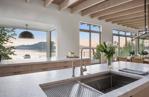 Ponderay House | Modern Lakeside Oasis- Stunning Sunsets-Hot Tub-Dock
