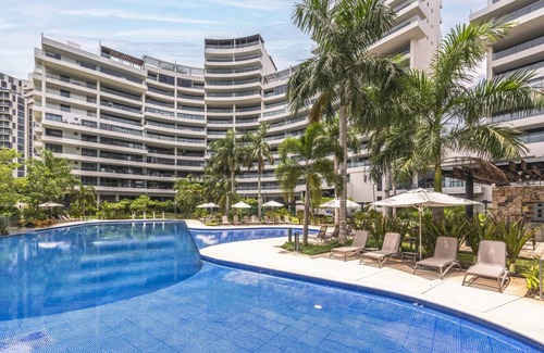 Merida Municipality Apartment | Modern Lakeview Condo in Cabo Norte