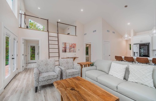 Dogwood Cottage | Modern Lakeview Escape