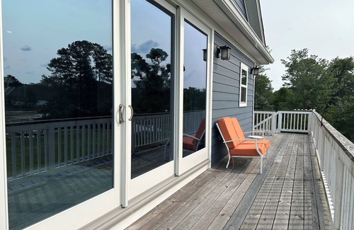 Moncks Corner Apartment | Modern Lakeview Studio/Peaceful Executive Retreat near Charleston, SC