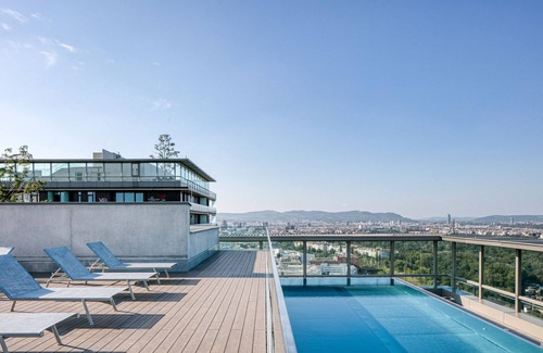 Erdberg Apartment | Modern Landstraße 1BR w/Elevator & Rooftop Pool, near U3, by Blueground