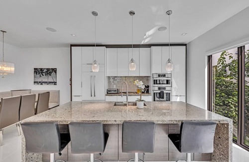 Colee Hammock House | Modern Las Olas Masterpiece, Steps from Las Olas