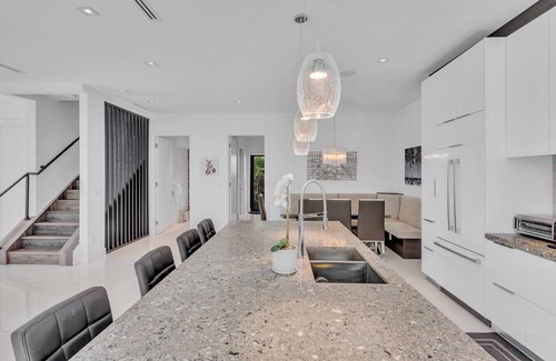 Colee Hammock House | Modern Las Olas Masterpiece, Steps from Las Olas