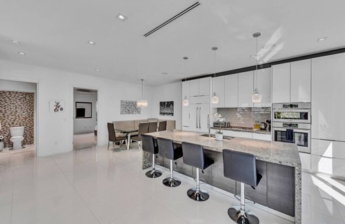 Colee Hammock House | Modern Las Olas Masterpiece, Steps from Las Olas