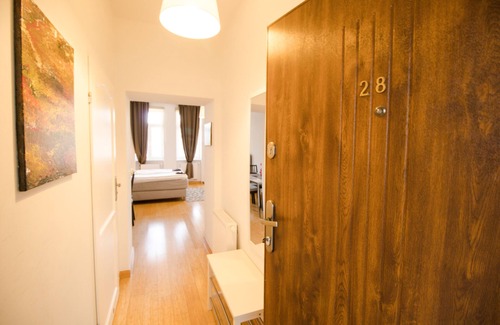 Funfhaus Apartment | Modern Life | LF28