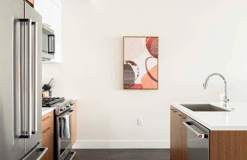 Highland Condo | Modern Lifestyle | City View | Pet-Friendly | Zuni