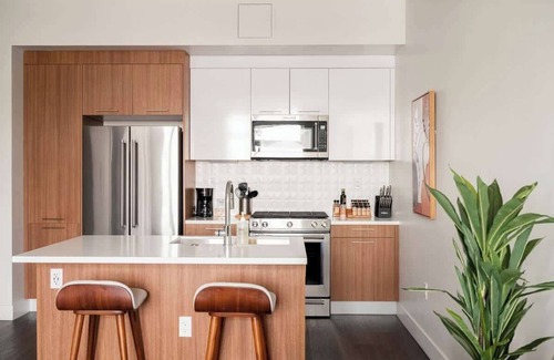 Highland Condo | Modern Lifestyle | City View | Pet-Friendly | Zuni