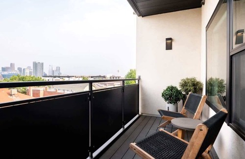 Highland Condo | Modern Lifestyle | City View | Pet-Friendly | Zuni