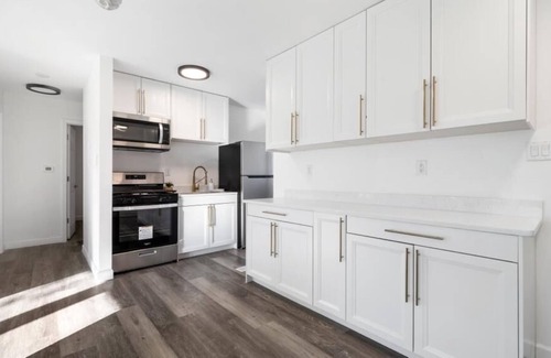 Gary House | Modern Living 3 bed 2 bath 7 mins to the Beach