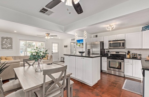 Camelback East House | MODERN LIVING! CAMELBACK EAST-BILTMORE HOME
