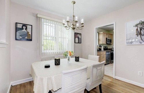 College Park House | Modern living for visit DC/UMD, 2 bedrooms, 4 beds with central AC/heating