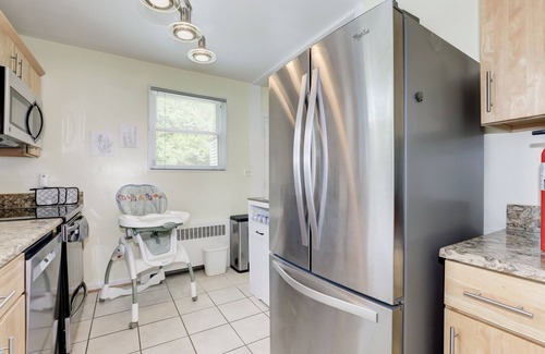 College Park House | Modern living for visit DC/UMD, 2 bedrooms, 4 beds with central AC/heating
