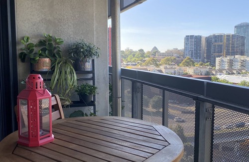 Southbank Apartment | Modern Living in the Heart of the Arts District and Close to the CBD