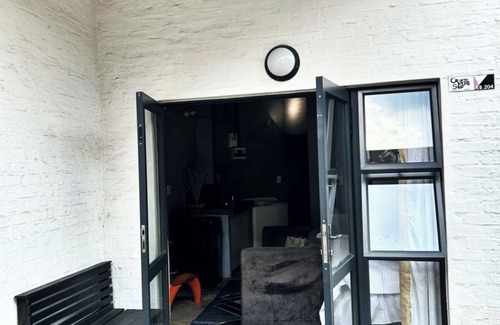 Downtown Johannesburg Apartment | Modern living in trendy Maboneng