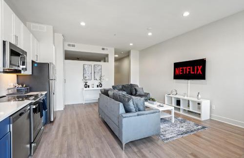Deep Ellum Apartment | Modern Loft City View