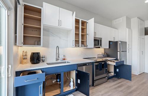 Deep Ellum Apartment | Modern Loft City View