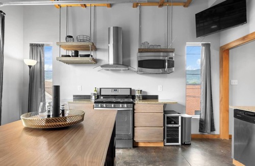 Butte House | Modern Loft in Butte, America Garage Parking