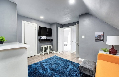 Shaker Heights Apartment | Modern Loft in Safe Neighborhood ~ Near Cleveland Clinic ~ Long Stays OK
