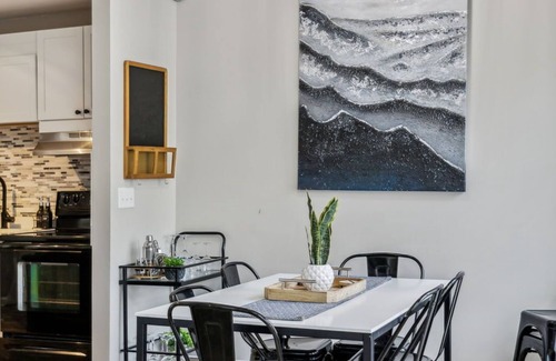 Nashville House | Modern Loft/Minutes from the Airport- Full remodel on bathrooms and Kitchen