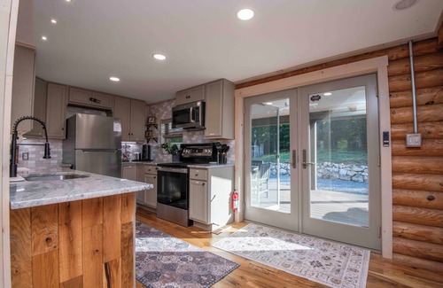 Loudon Cabin | Modern Log Cabin Retreat w/Lake & Dock Access
