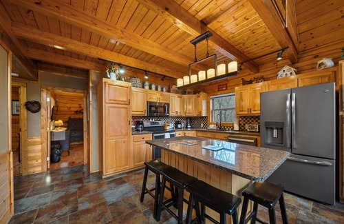 Todd Cabin | Modern Log Cabin with all the Amenities