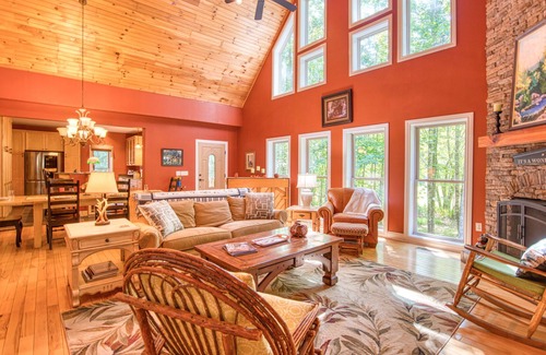 Otto House | Modern log cabin with 10 acres of nature to explore + gas fireplace, private W/D