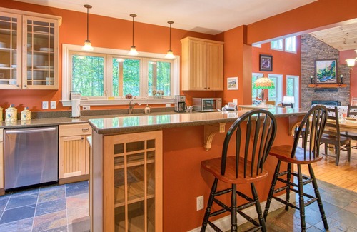 Otto House | Modern log cabin with 10 acres of nature to explore + gas fireplace, private W/D