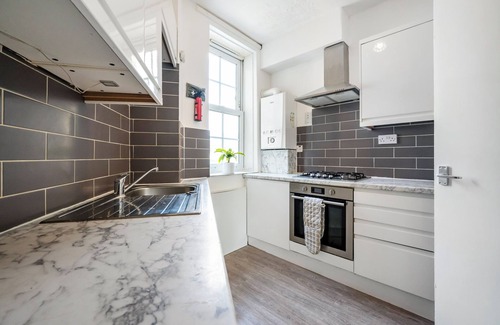 Parsons Green and Walham House | Modern London stay near Nothing Hill