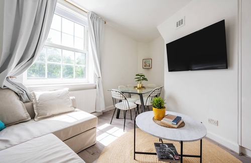 Parsons Green and Walham House | Modern London stay near Nothing Hill