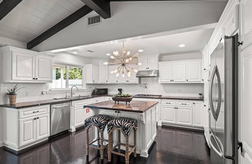 Rancho Palos Verdes House | Modern Luxe in Palos Verdes - 3BR Designer Retreat w/Scenic Vibes/Main House