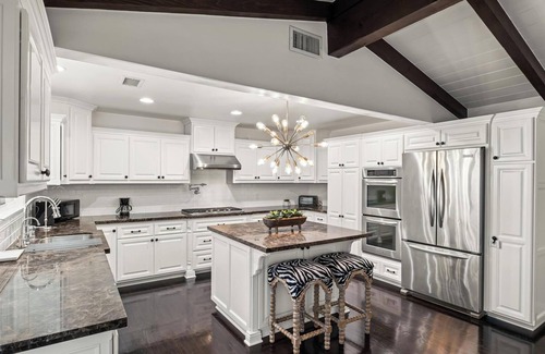 Rancho Palos Verdes House | Modern Luxe in Palos Verdes - 3BR Designer Retreat w/Scenic Vibes/Main House