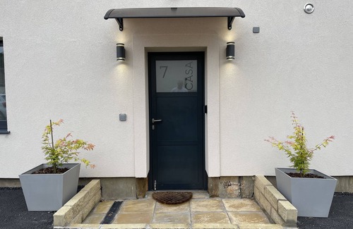 Birstall Apartment | Modern lux apt newly decorated with free car park