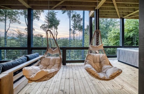 Epworth Cabin | Modern Lux Cabin/Hot Tub/Ping Pong/Wet Bar
