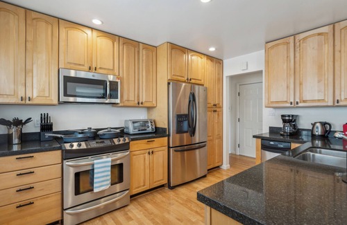 Serra Highlands House | Modern LUX/<10 min from SFO/Garden Oasis